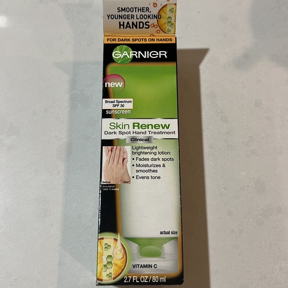 Garnier Skin Renew Dark Spot Hand Treatment - Picture 2 of 8